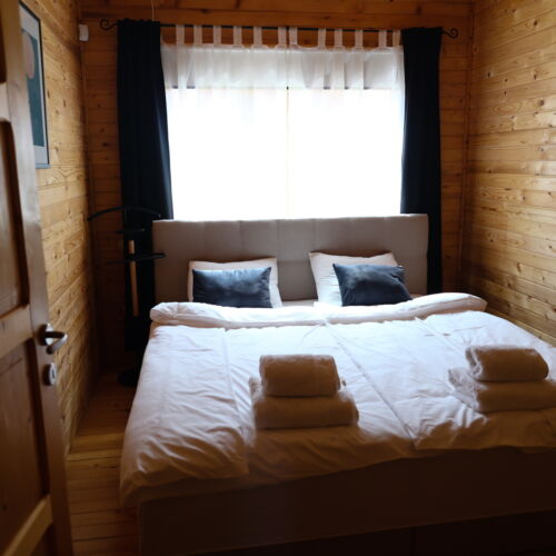 Casă de vară întreaga unitate cu vedere spre pădure pentru 7 pers. (se inchirieaza doar integral)