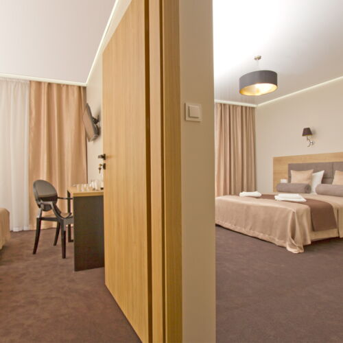 Camera cvadrupla cu balcon