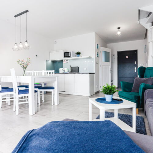 Domek drewniany 6-osobowy z prysznicem z dostępem do ogrodu