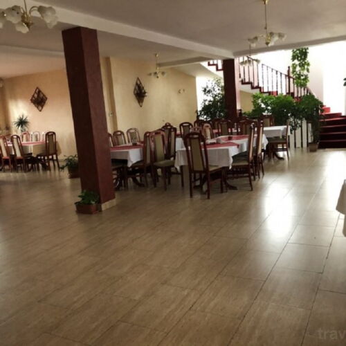 Apartament twin la demisol cu 1 camera pentru 5 pers.