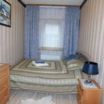Pokoj s koupelnou tV s plochou obrazovkou s manželskou postelí