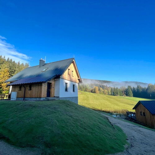 Chalupa (jako celek) se sprchou s privátní koupelnou mimo apartmán pro 6 os.