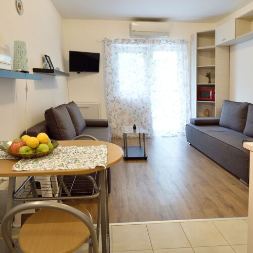 Apartament confort la etaj cu 1 camera pentru 2 pers. (se poate solicita pat suplimentar)