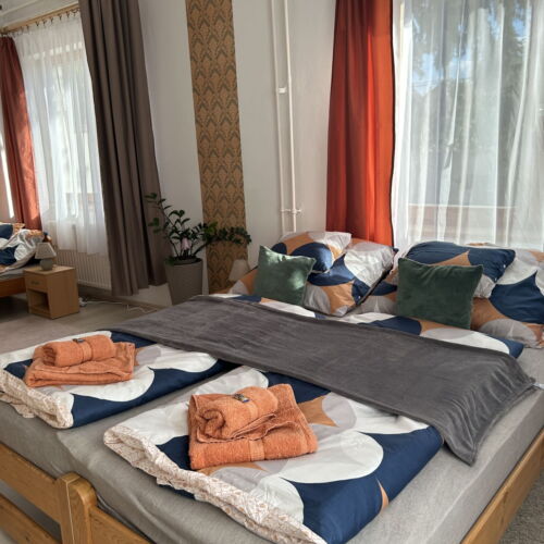 Apartament la parter pentru 3 pers. (se inchirieaza doar integral) (se poate solicita pat suplimentar)