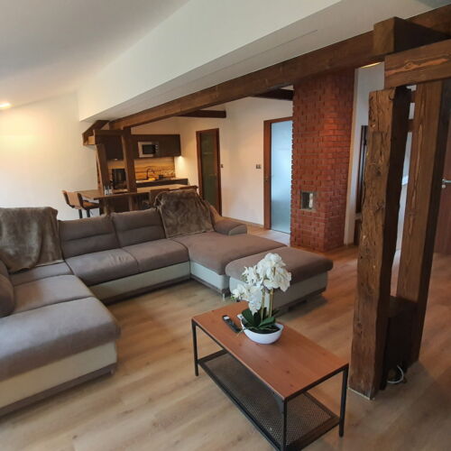 Apartament 4-osobowy na piętrze z wanną z 2 pomieszczeniami sypialnianymi (możliwa dostawka)