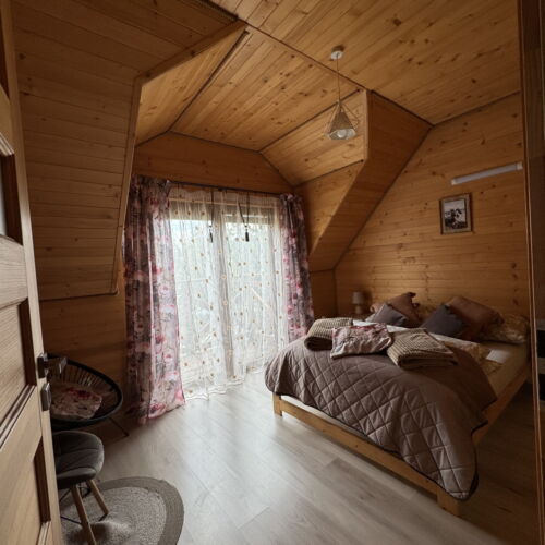 Roubenka (jako celek) se sprchou se zahradou pro 4 os. (s možností přistýlky)