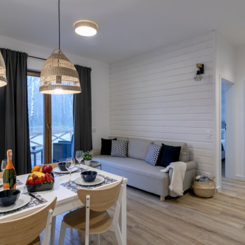 Apartament 4-osobowy z balkonem z aneksem kuchennym