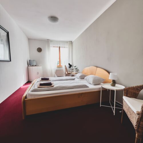 Pokoj s manželskou postelí