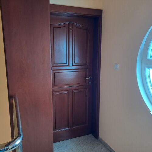 Pokoj se sprchou pro 3 os. na poschodí