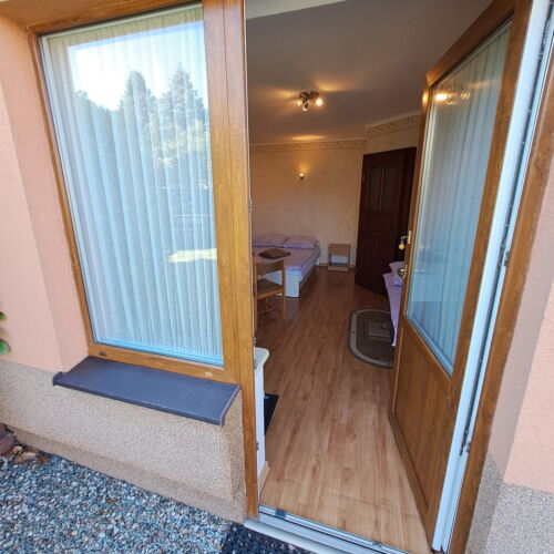 Pokoj tV s plochou obrazovkou se sprchou pro 3 os.