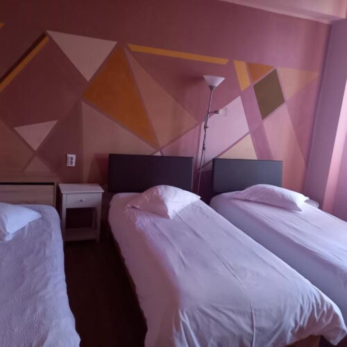 Pokoj pro 4 os. s výhledem do dvora na poschodí