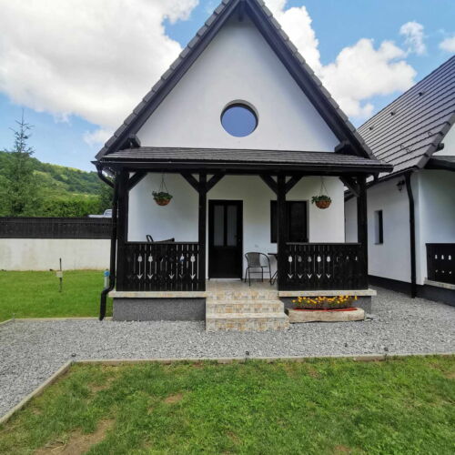 Casă de vacanță cu vedere spre pădure cu vedere spre râu pentru 6 pers. (se inchirieaza doar integral)