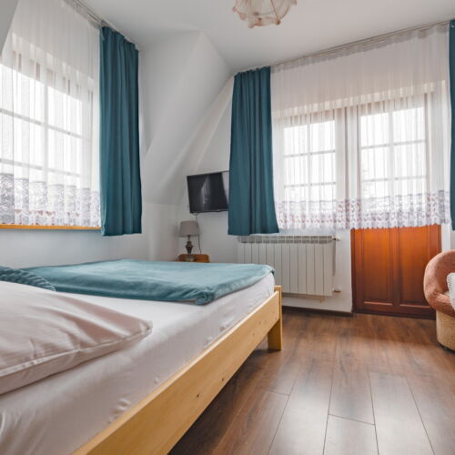 Mountain View Upstairs Double Room