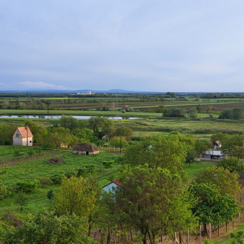 Casă de weekend familial(ă) întreaga unitate pentru 12 pers. (se inchirieaza doar integral)