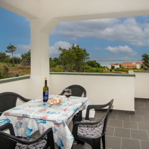 Apartament cu aer condiționat cu vedere spre mare cu 1 camera pentru 2 pers.