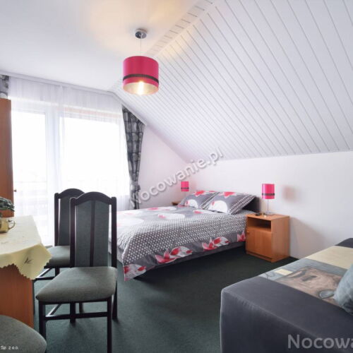 Pokoj s balkónem s privátní koupelnou mimo pokoj pro 3 os.