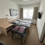 Dvoulůžkové apartmá s kuchyňkou a manželskou postelí