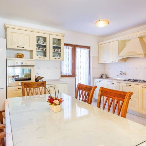 Erdgeschosses 3-Zimmer-Apartment für 6 Personen mit Klimaanlage (Zusatzbett möglich)