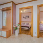 Apartament 5-osobowy z klimatyzacją z tarasem z 3 pomieszczeniami sypialnianymi