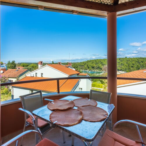 Apartament cu aer condiționat cu vedere spre mare cu 2 camere pentru 4 pers.