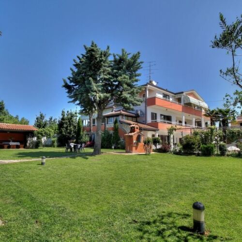 Prizemni Klimatiziran apartman za 4 osoba(e) sa 2 spavaće(om) sobe(om)