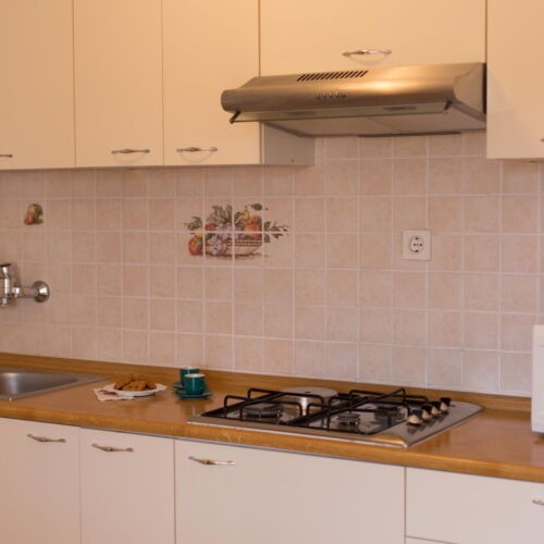 Apartament la etaj cu aer condiționat cu 2 camere pentru 3 pers.