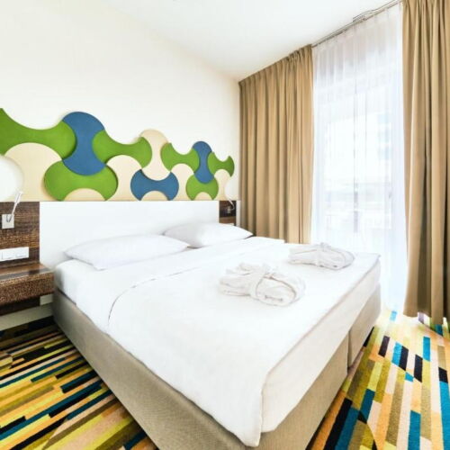 Apartament 4-osobowy Lux z balkonem z 2 pomieszczeniami sypialnianymi