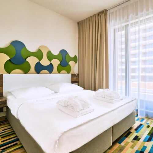 Apartament 4-osobowy Lux częściowy z widokiem na morze z 2 pomieszczeniami sypialnianymi