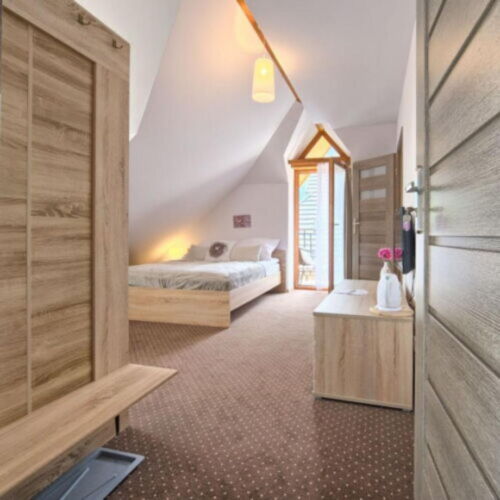 Pokoj s balkónem s vlastní kuchyňkou s manželskou postelí