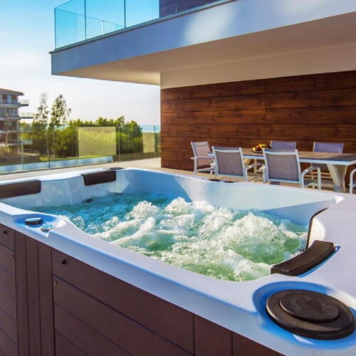 Apartament 4-osobowy Lux częściowy z widokiem na morze z 2 pomieszczeniami sypialnianymi