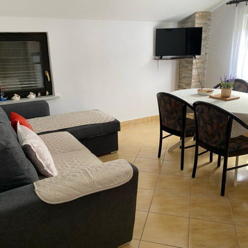 Apartman s klimatizací s manželskou postelí s 1 ložnicí na poschodí (s možností přistýlky)