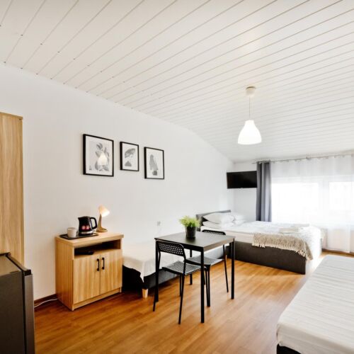 Pokój 4-osobowy z balkonem z prysznicem