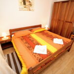 Apartmán s klimatizáciou s terasou s manželskou posteľou s 1 spálňou (s možnosťou prístelky)