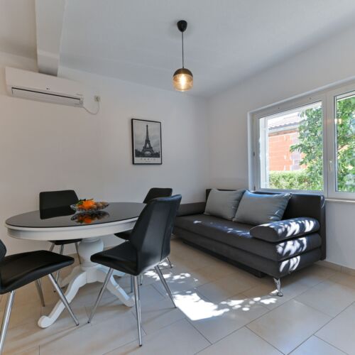 Ground Floor 2-Room Air Conditioned Apartment for 4 Persons