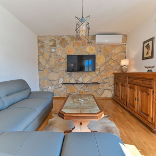 Sea View 3-Room Air Conditioned Apartment for 6 Persons