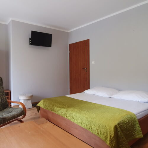 Camera tripla standard cu baie