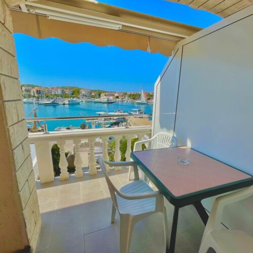 Apartament 4-osobowy z klimatyzacją z widokiem na morze z 1 pomieszczeniem sypialnianym A-5123-c