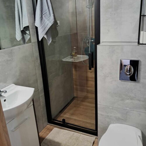 Camera dubla cu duș cu grădină