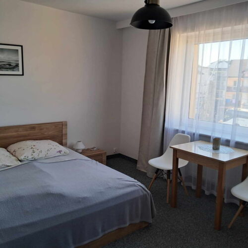 Camera dubla cu duș cu grădină