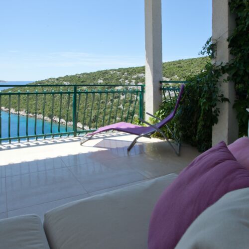 Sea View 2-Room Air Conditioned Apartment for 5 Persons A-17122-c