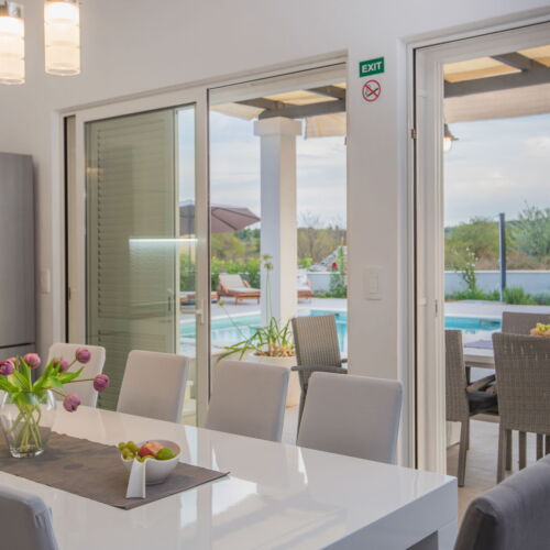 Casă de vacanță la etaj cu aer condiționat pentru 10 pers. (se inchirieaza doar integral)