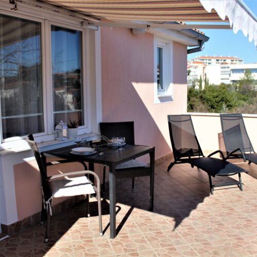 Apartament 3-osobowy z klimatyzacją z tarasem z 1 pomieszczeniem sypialnianym A-20615-a