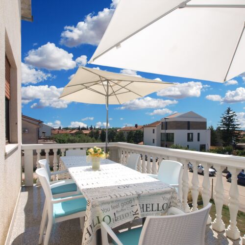 Apartament 7-osobowy z klimatyzacją z tarasem z 3 pomieszczeniami sypialnianymi A-20637-a