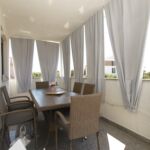 Apartman s klimatizací s terasou pro 7 os. se 3 ložnicemi A-20637-b