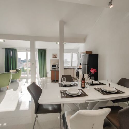 Klimatiziran Sa terasom apartman za 6 osoba(e) sa 3 spavaće(om) sobe(om) A-20700-a