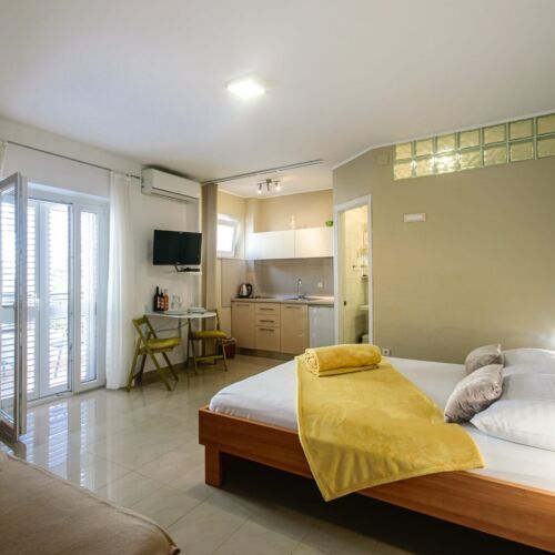 Klimatiziran Mali balkon apartman za 2 osoba(e) sa 1 spavaće(om) sobe(om) AS-20700-a