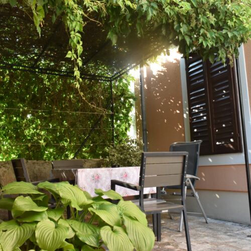 Apartament cu aer condiționat cu terasă cu 2 camere pentru 5 pers. A-20783-a