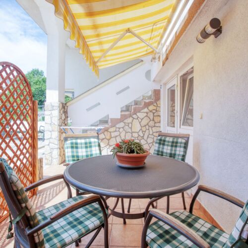 Apartament 4-osobowy z klimatyzacją z tarasem z 1 pomieszczeniem sypialnianym AS-21008-c