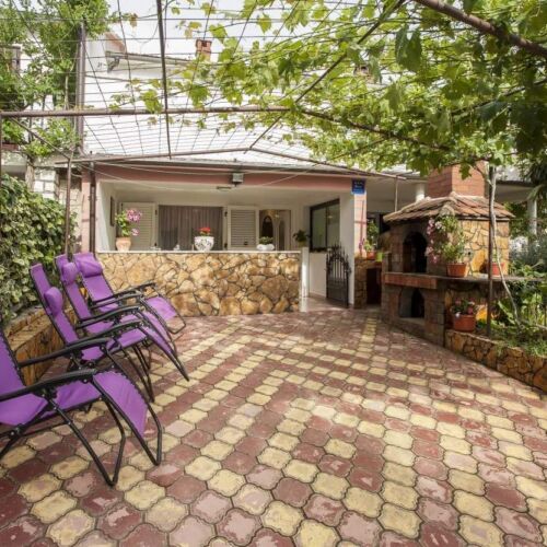 Apartman s klimatizací s terasou pro 4 os. se 2 ložnicemi A-21107-a