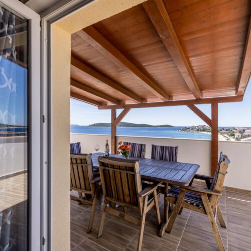 Sea View 2-Room Air Conditioned Apartment for 6 Persons A-21163-c